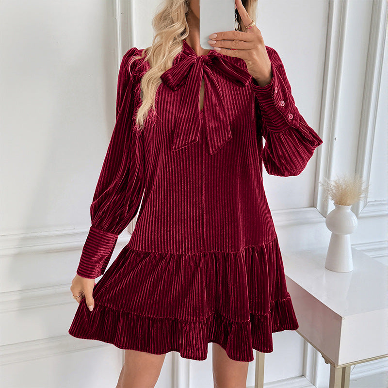 Ladies velvet dress with pleated structure, bow collar and tiered skirt Chichicherry