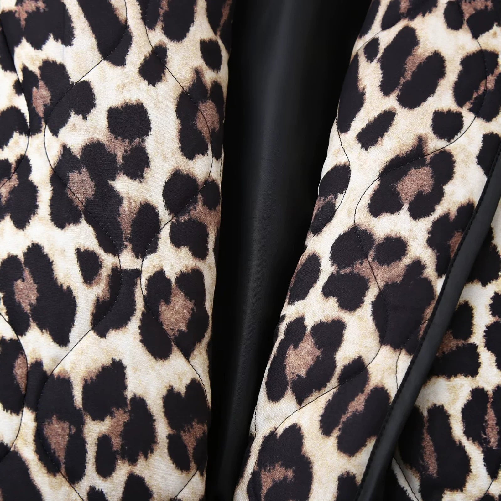 Women's Padded Kimono Jacket with Leopard Print, Oversized Cut and Patch Pockets Chichicherry