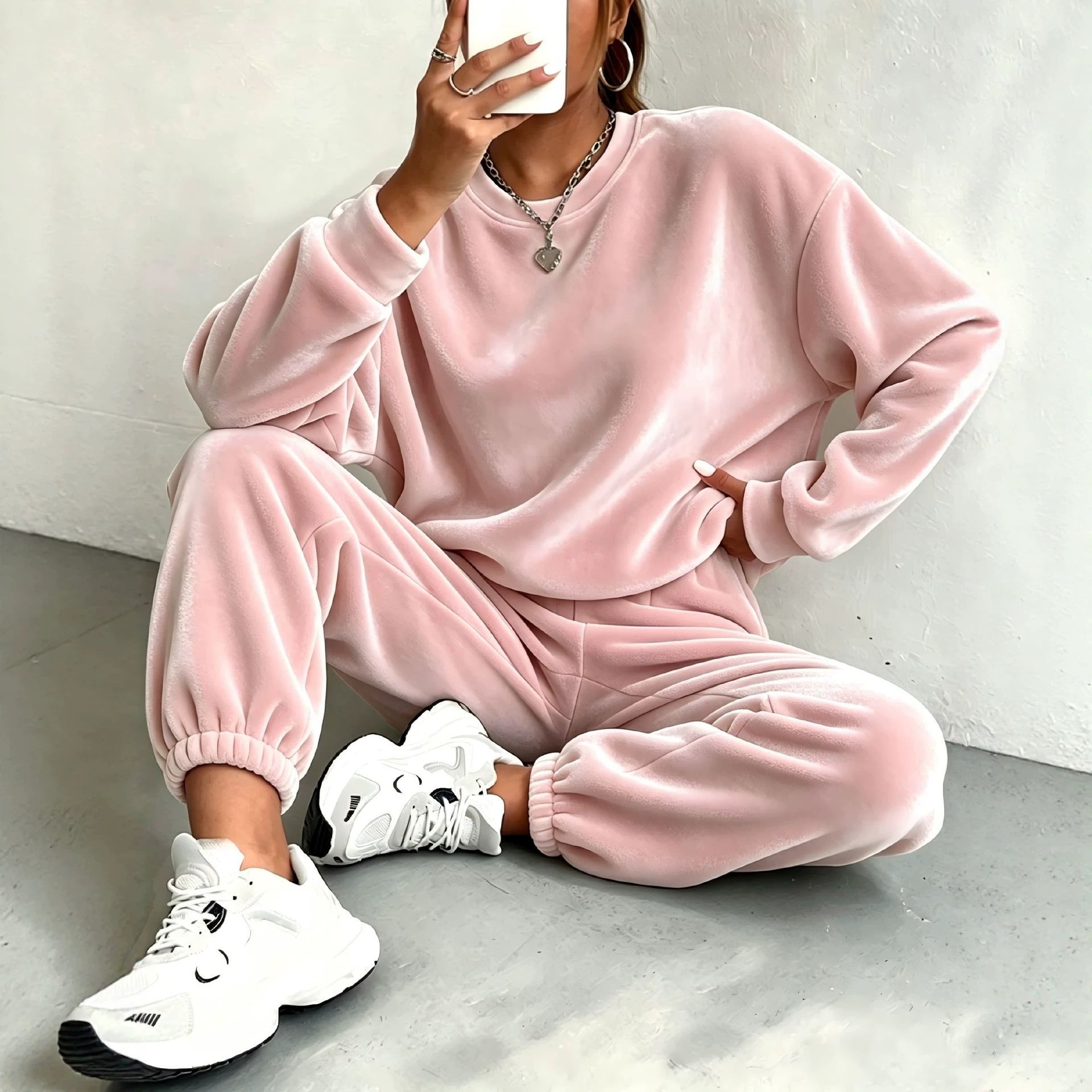 Women's Oversize Velvet Tracksuit with Round Neck and Elastic Cuffs