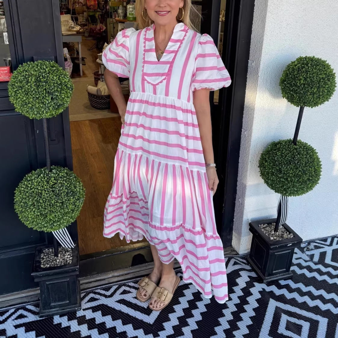 Damen Gestreiftes Maxi-Kleid mit Stufenrock, Rüschenblende und Puffärmeln Chichicherry