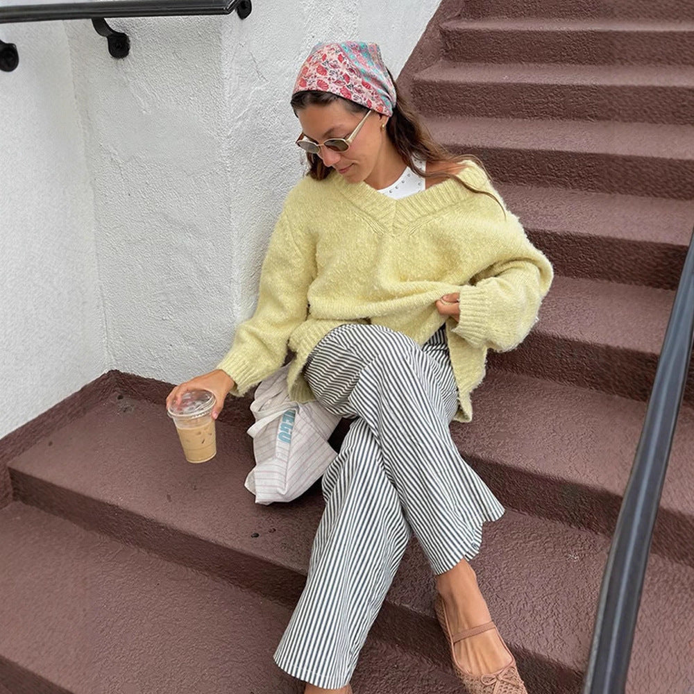 Women's Oversized Plush Sweater with Deep V-Neck and Voluminous Sleeves Chichicherry