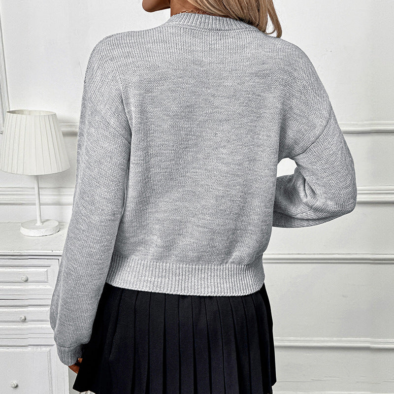 Women’s sweater with 3D flower applique and round neckline Chichicherry