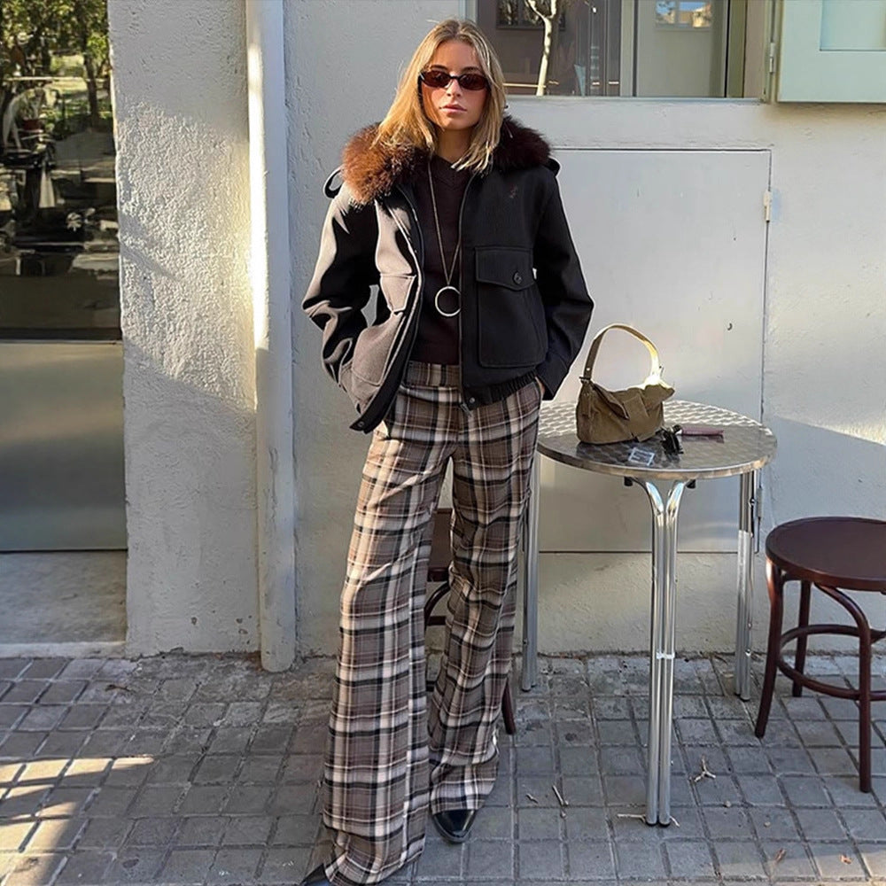 Women's Boxy Short Coat with Voluminous Fur Collar and Zipper Chichicherry