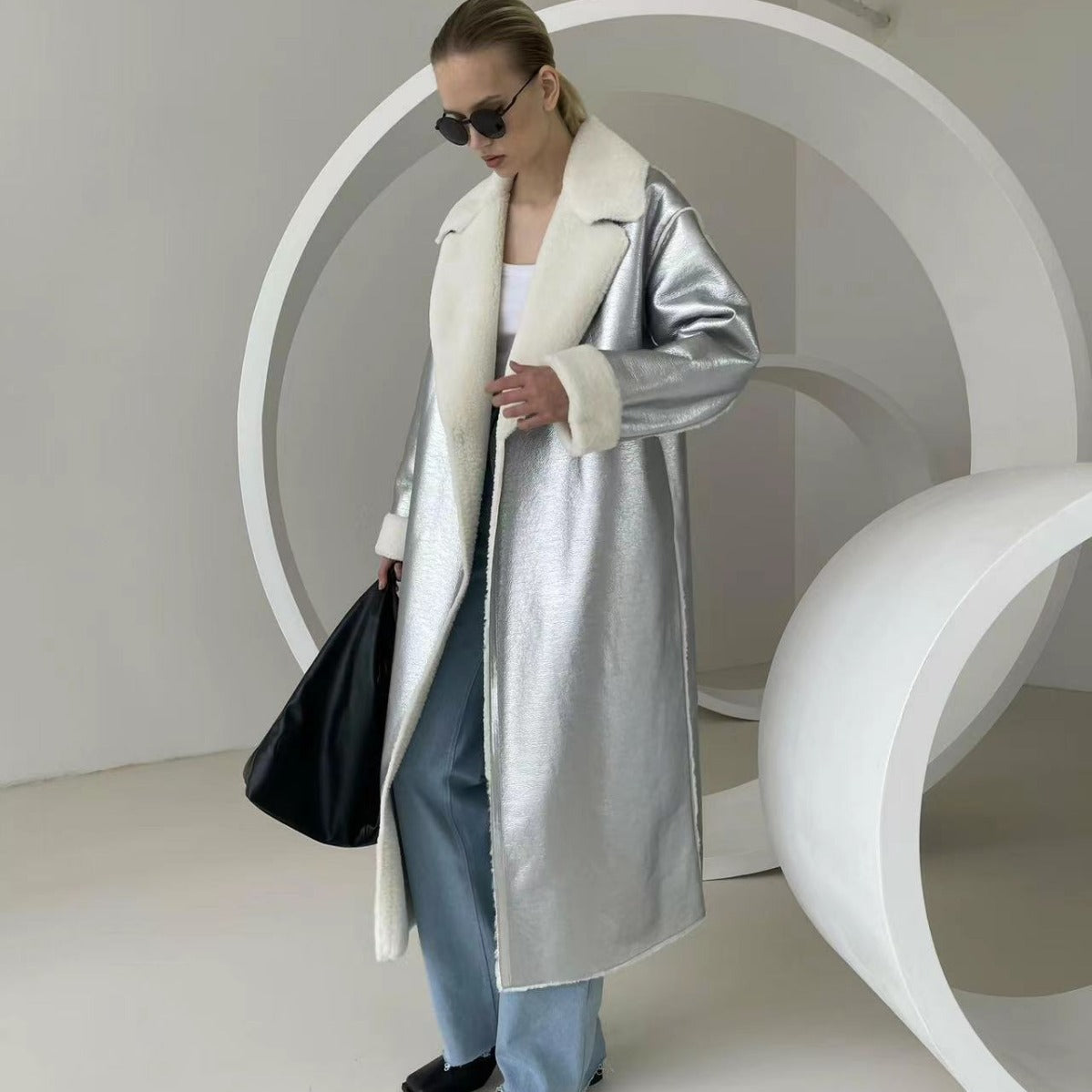 Women's longline coat made of metallic material with teddy lining and dropped shoulder Chichicherry
