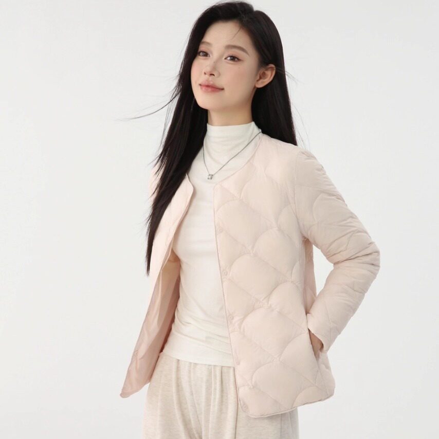 Women's light quilted short jacket with round neckline and shell stitching Chichicherry