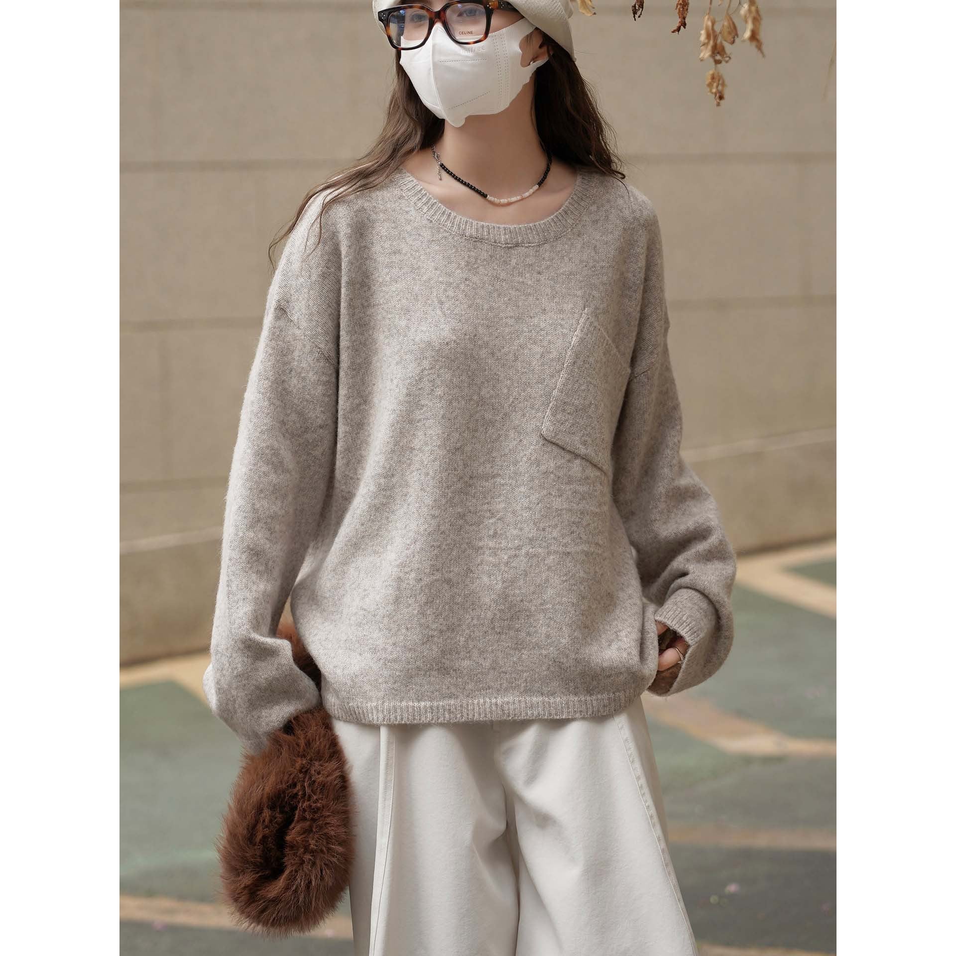 Women's cozy relaxed pullover with diagonally placed pocket Chichicherry