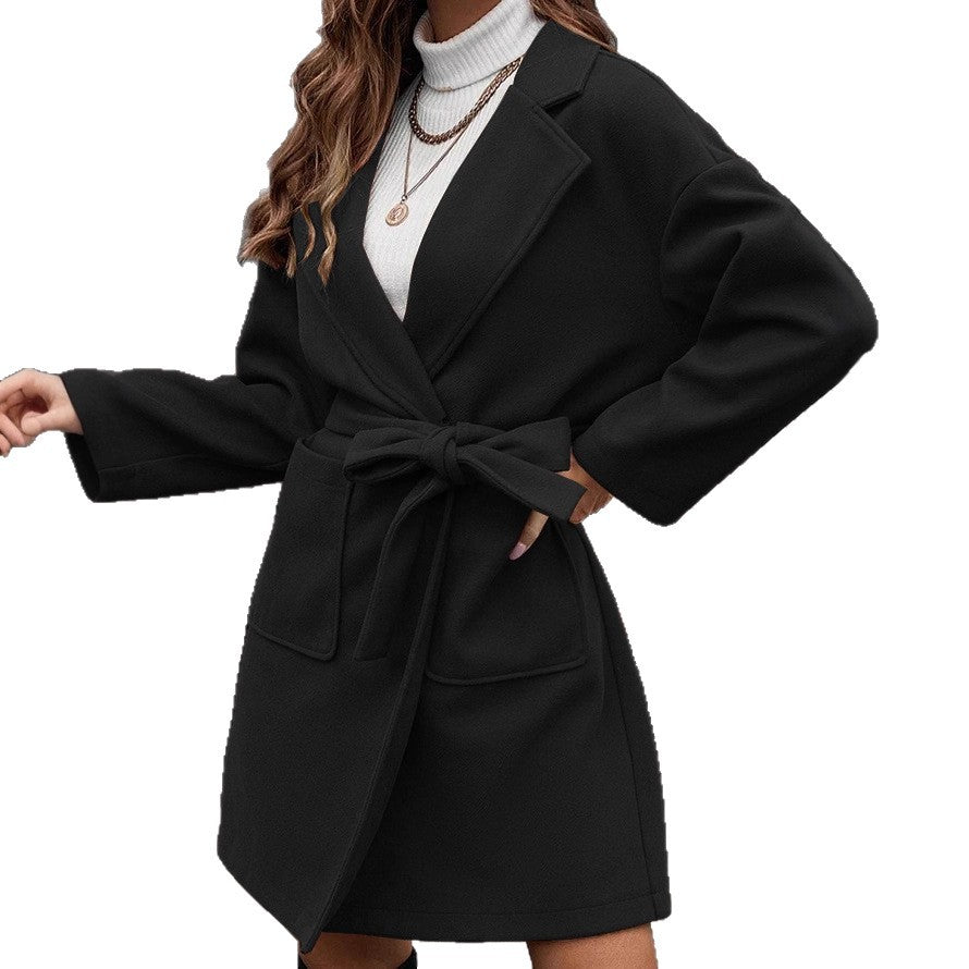 Ladies wrap coat with tie belt, large flap pocket and lapel collar Chichicherry