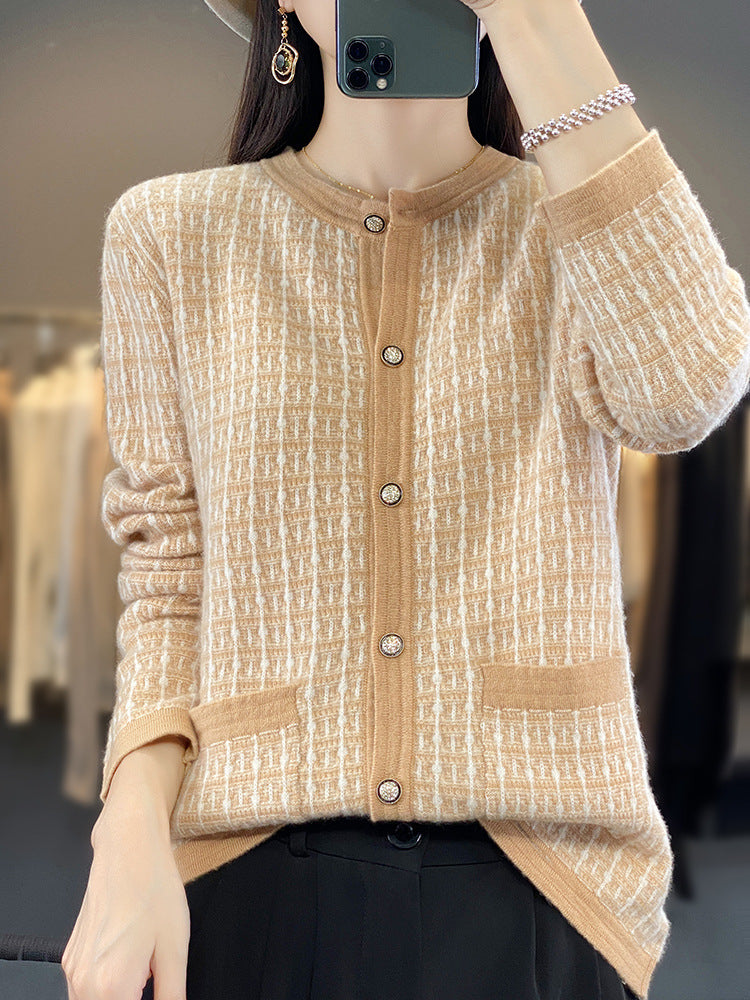 Ladies' knitted cardigan in boucle grid pattern with round neck, decorative button placket and applied pockets Chichicherry