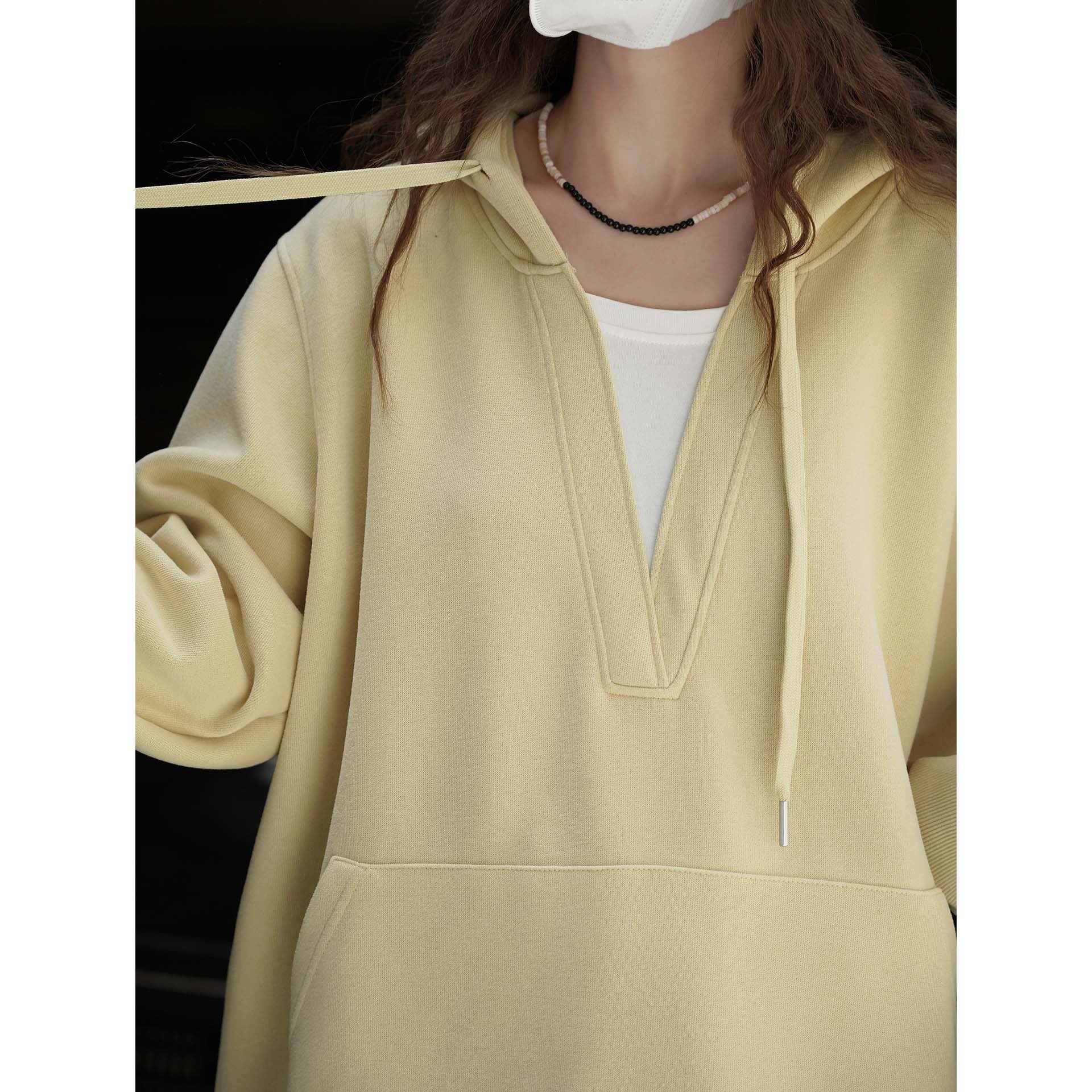 Women Oversize Hoodie with V-neck and Kangaroo Pocket Chichicherry