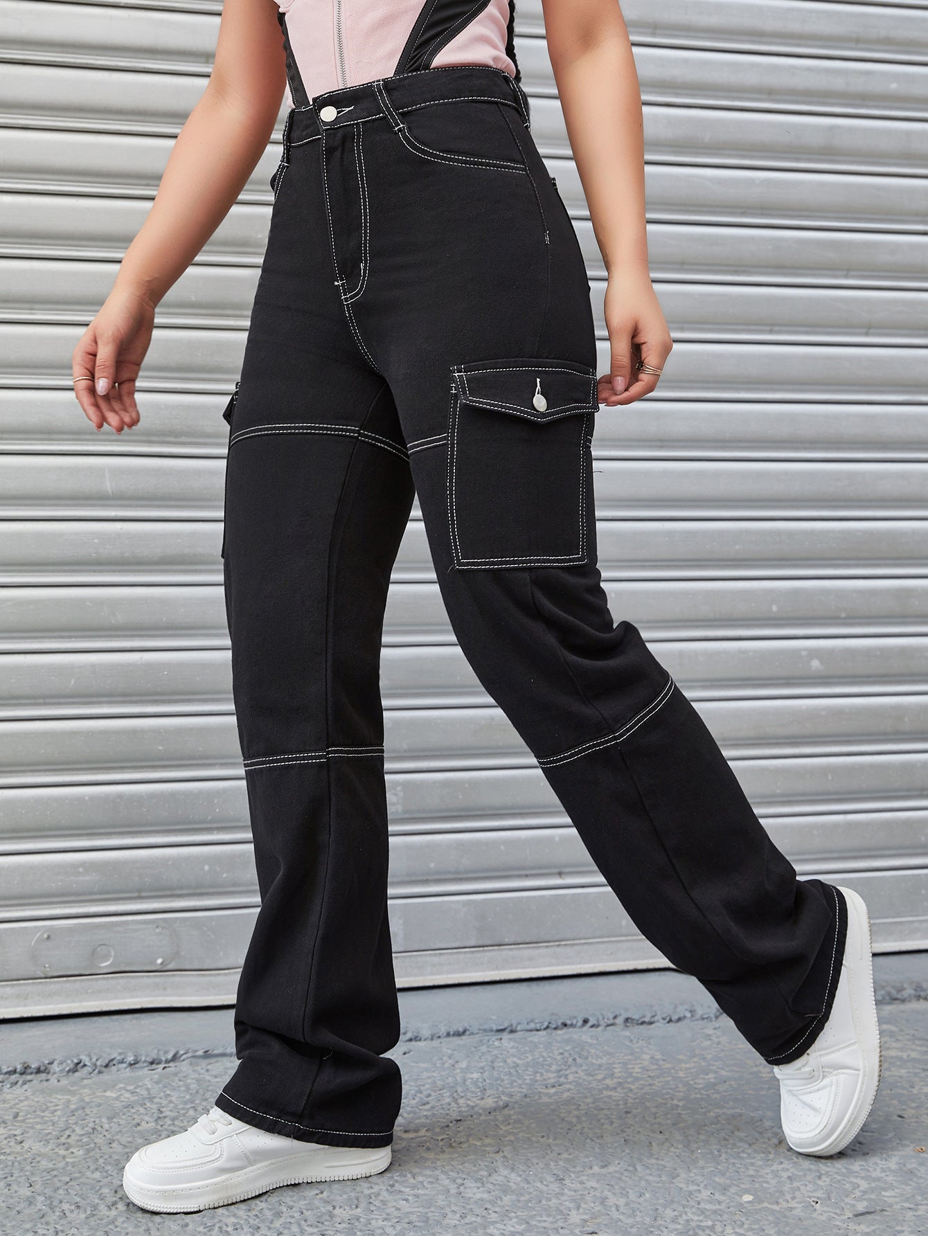 Women's High-Waisted Cargo Pants with Contrast Stitching and Straight Leg Chichicherry