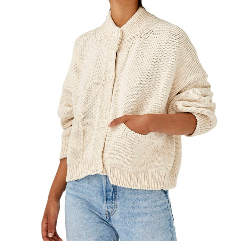 Women's Short Boxy Cardigan made of chunky knit with high button placket and side pockets Chichicherry