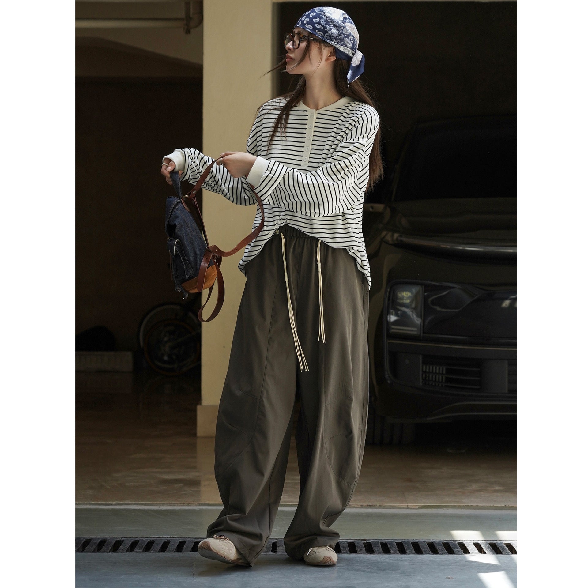 Women High-waisted wide culotte pants with elastic waistband and long contrast cords Chichicherry