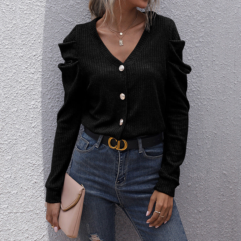 Women’s short-cut ribbed knit cardigan with gathered shoulders and decorative buttons Chichicherry