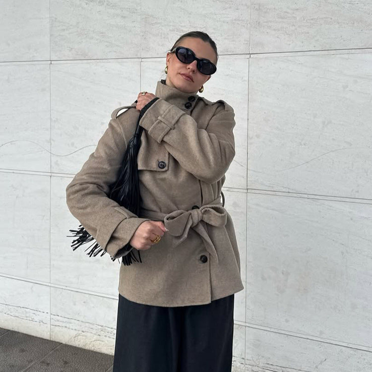 Women's short trench coat with belt and stand-up collar Chichicherry