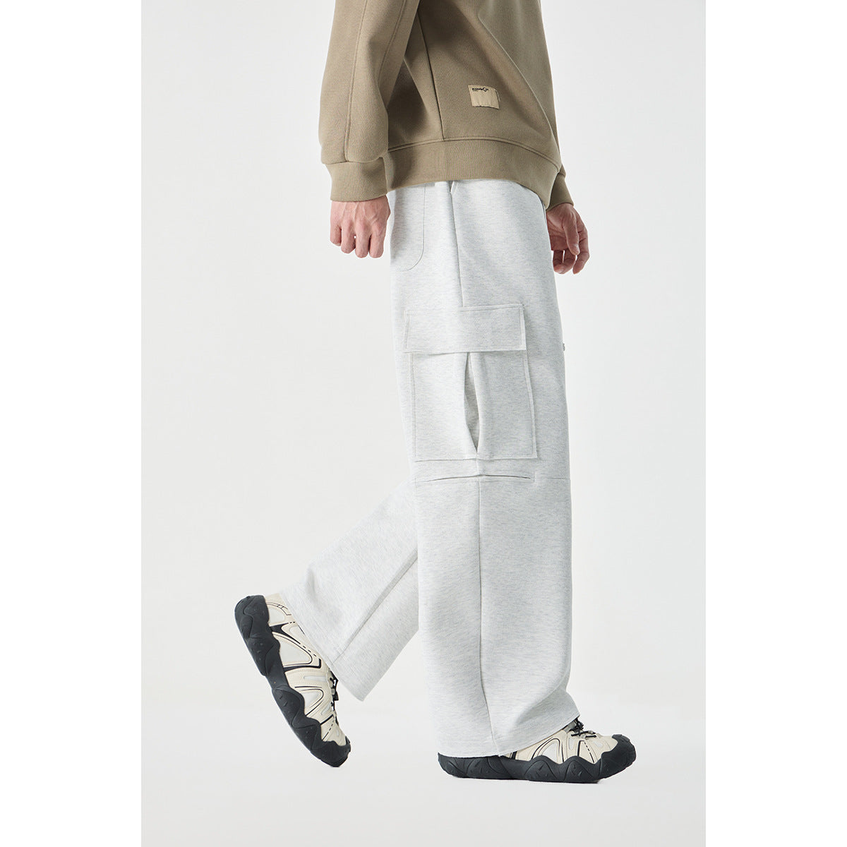 Women's Wide Cargo Jogging Pants made of French Terry with Elastic Waistband and Attached Flap Pockets Chichicherry