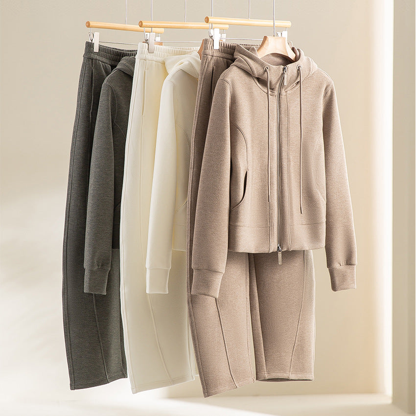 Women's Short Hoodie Jacket made of Sweat with full Two-way Zip and fitted Cut Chichicherry