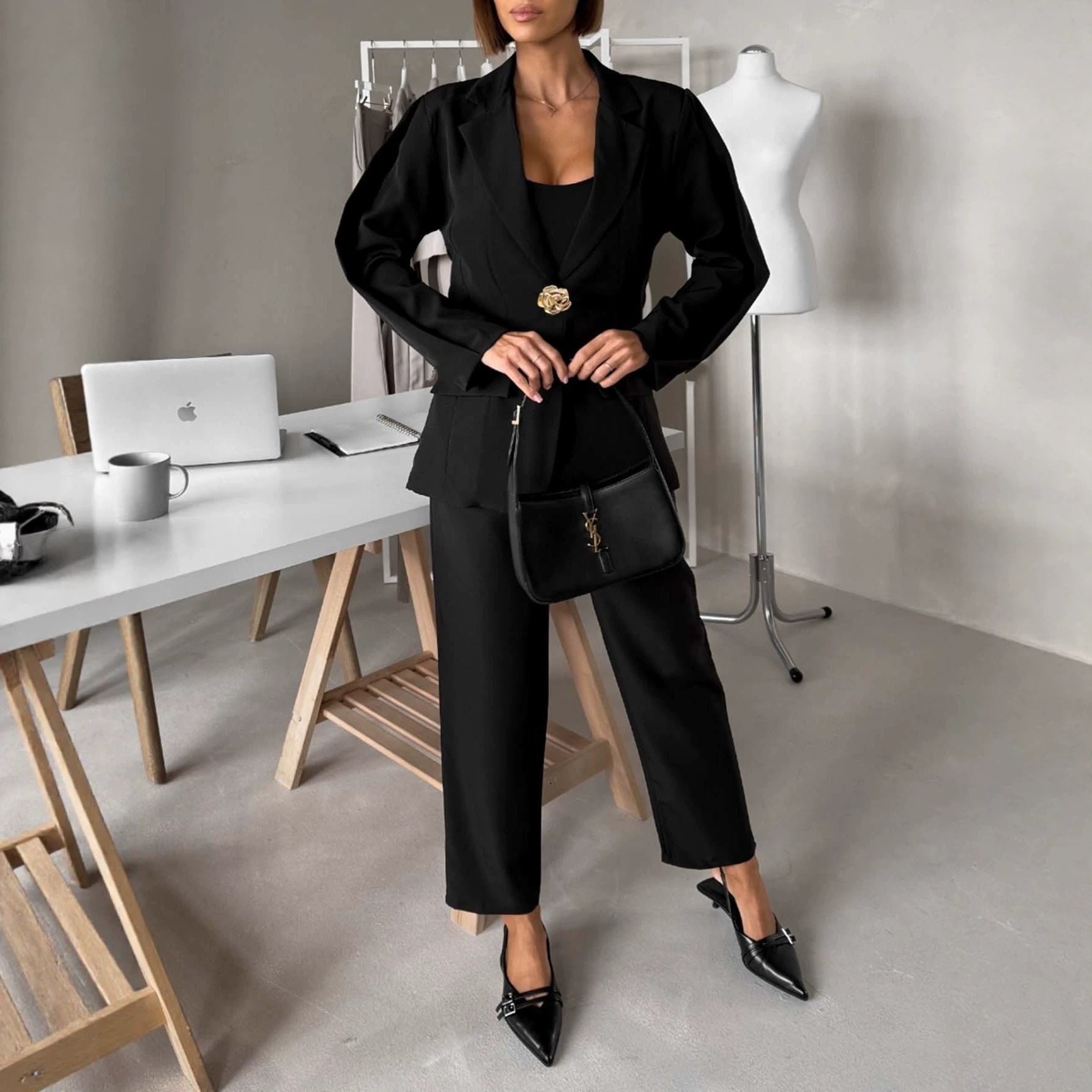 Damen Taillierter Ein-Knopf-Blazer mit floralem Dekoverschluss und Klappentaschen Chichicherry