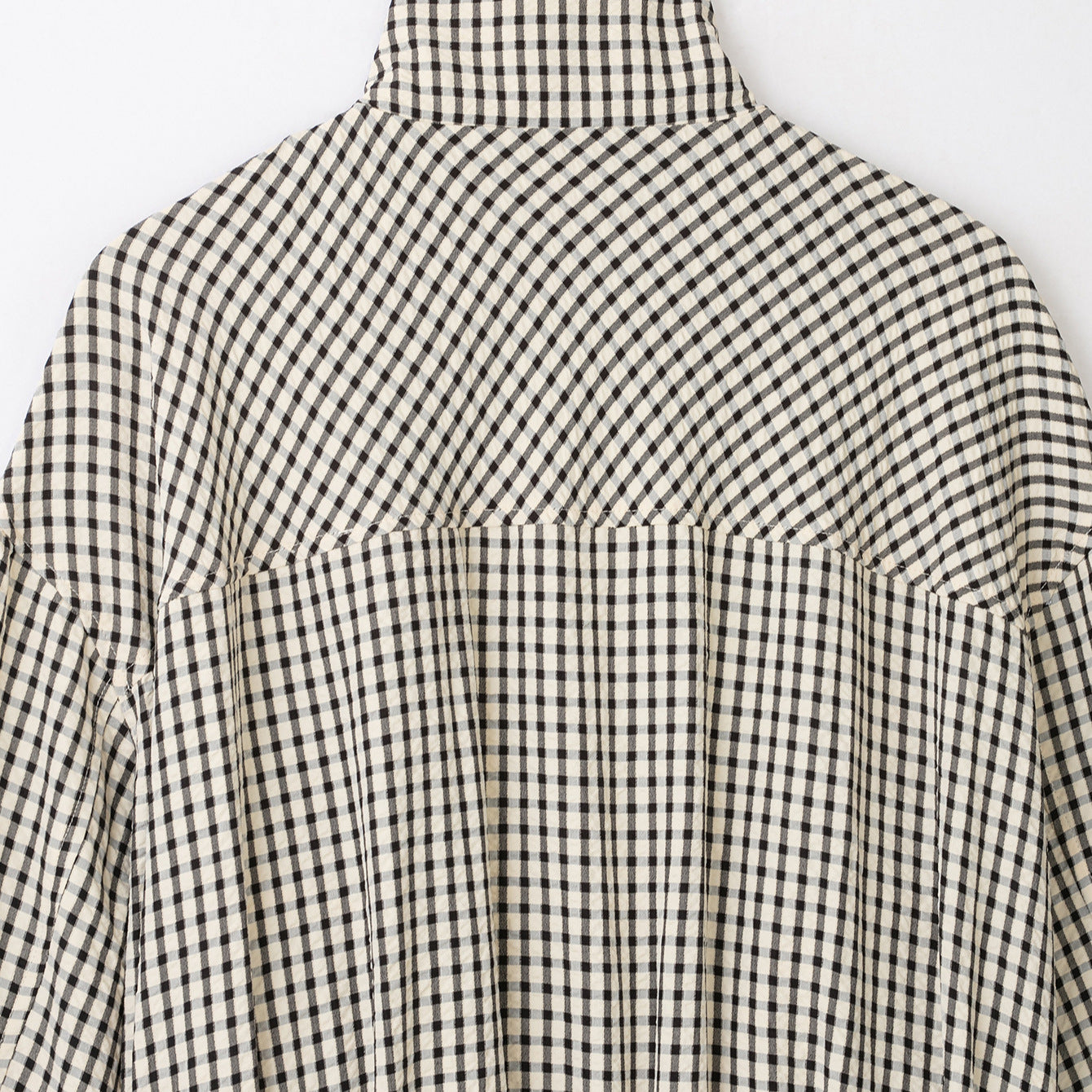 Women's checked overshirt with stand-up collar and boxy cropped silhouette Chichicherry