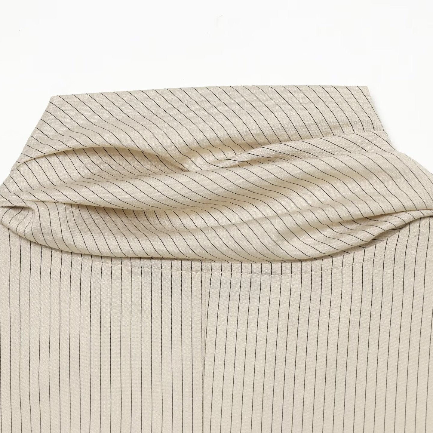Ladies blouse with necktie collar, fine pinstripe and floral appliqué Chichicherry
