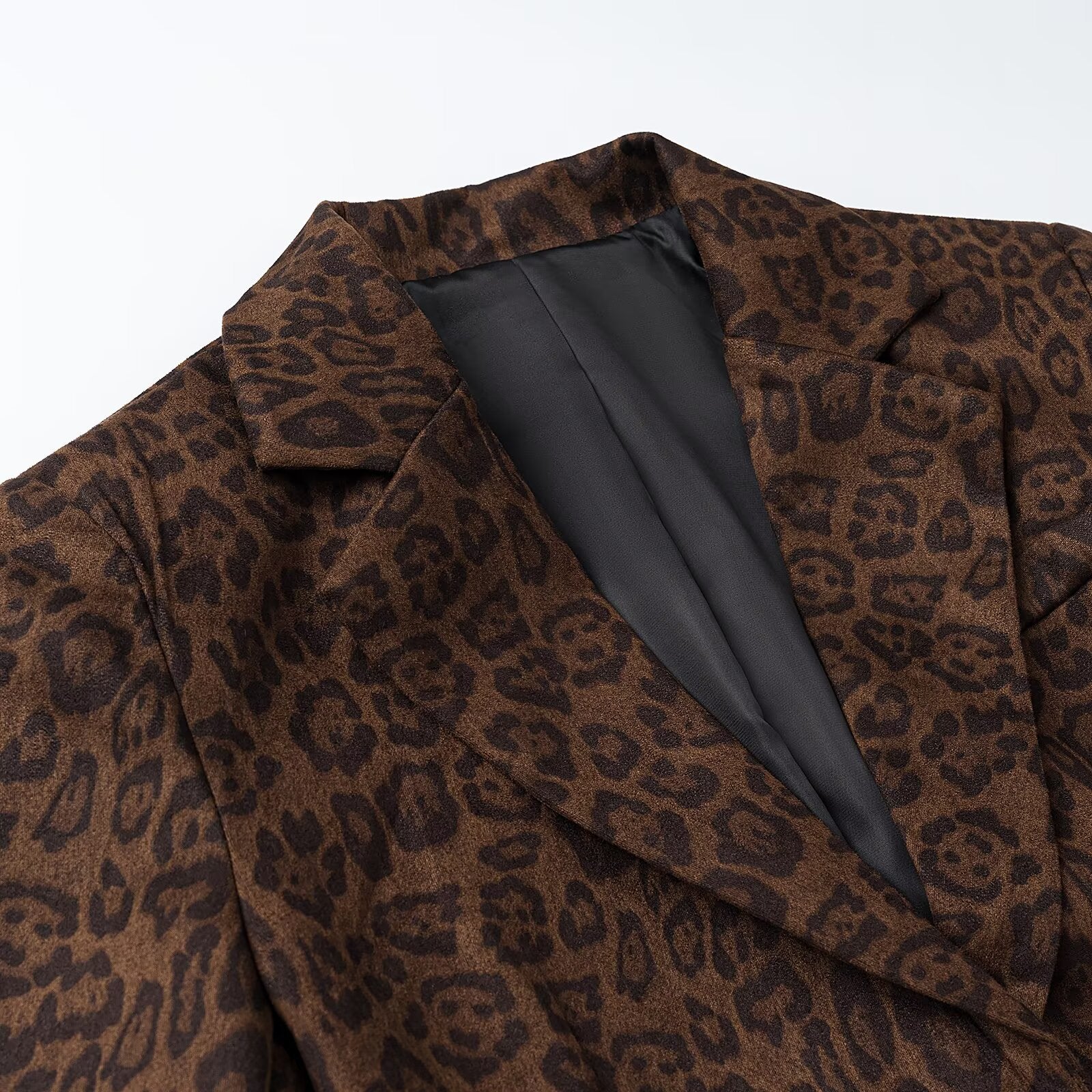 Women's Oversize Blazer with Leopard Print, Notched Lapel and Flap Pockets Chichicherry