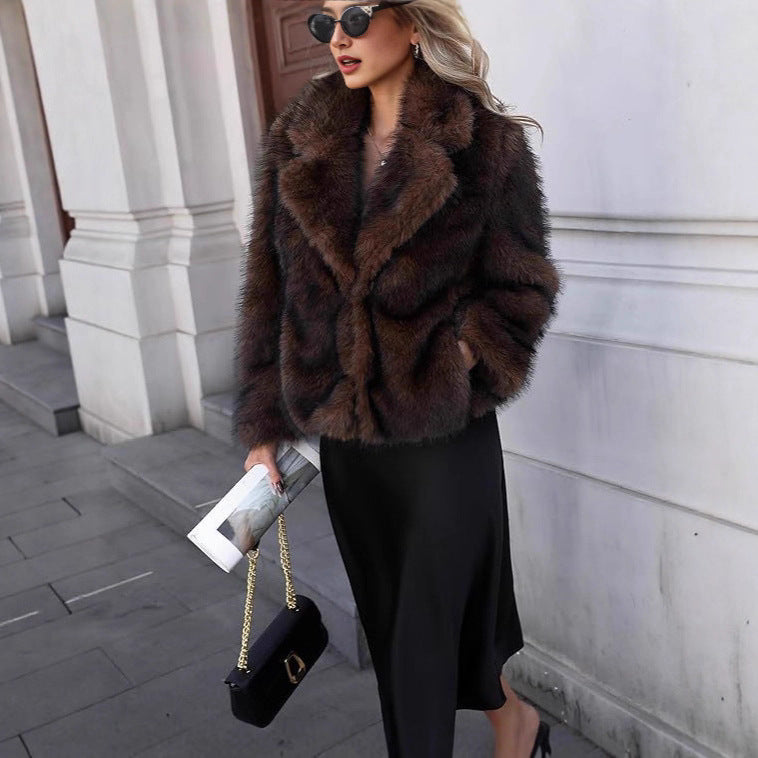 Ladies short jacket made of dense artificial fur with generous shawl collar Chichicherry