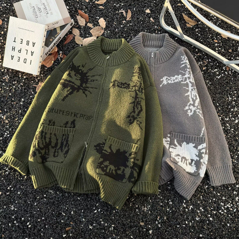 Unisex Grobgestrickte Zip‑Strickjacke mit hohem Rippenkragen, Jacquardmuster und aufgesetzten Taschen Chichicherry