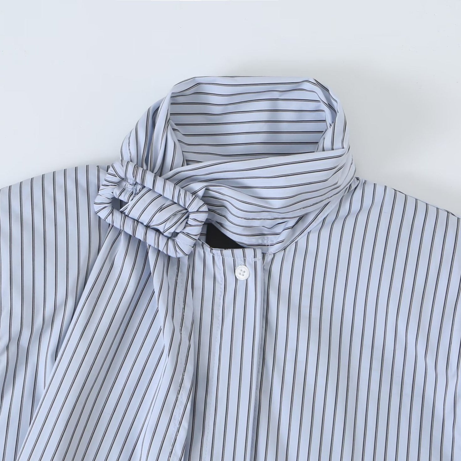 Ladies blouse with tie and concealed button placket Chichicherry