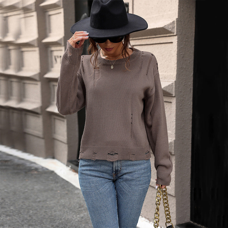 Women’s oversized knitted sweater in destroyed look with round neckline Chichicherry