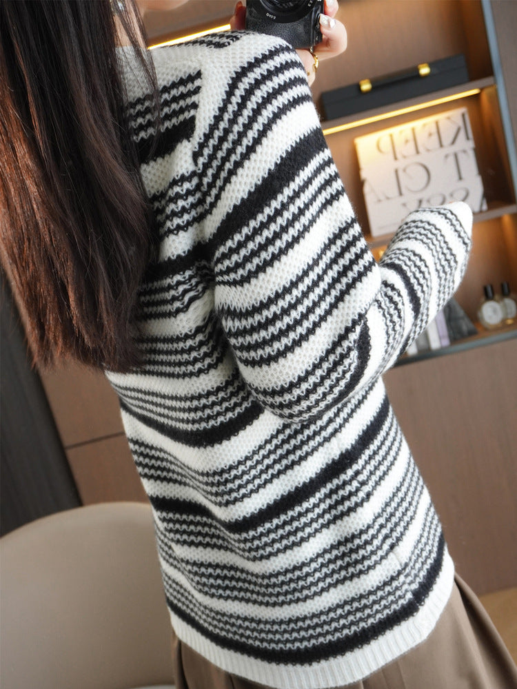 Women Cozy Striped Sweater in Mohair Look with Boxy Fit and Round Neck Chichicherry