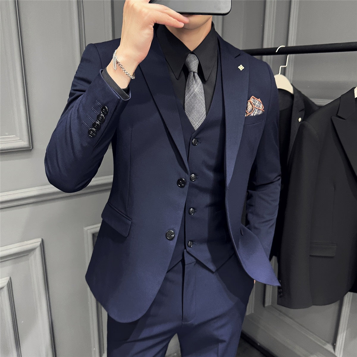 Men's Slim-Fit Business Suit with Vest, Narrow Lapel and Fine Texture Chichicherry