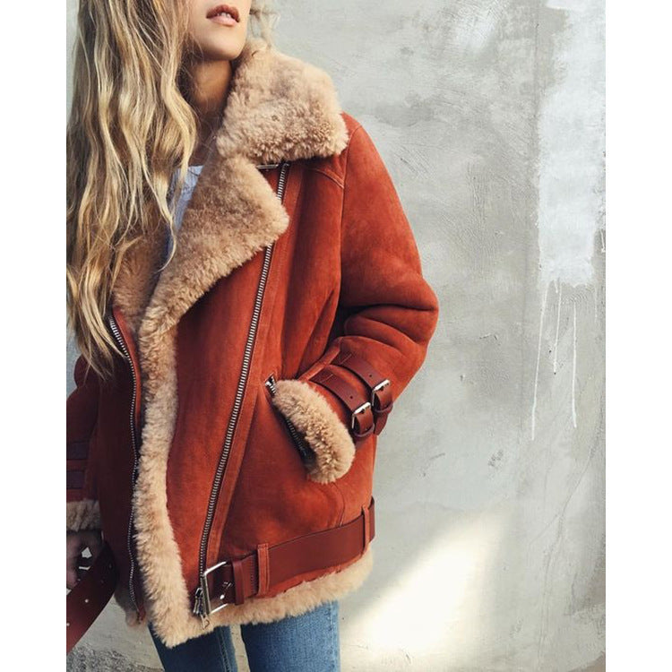 Women's short jacket in pilot style with contrasting fur collar and adjustable buckles Chichicherry