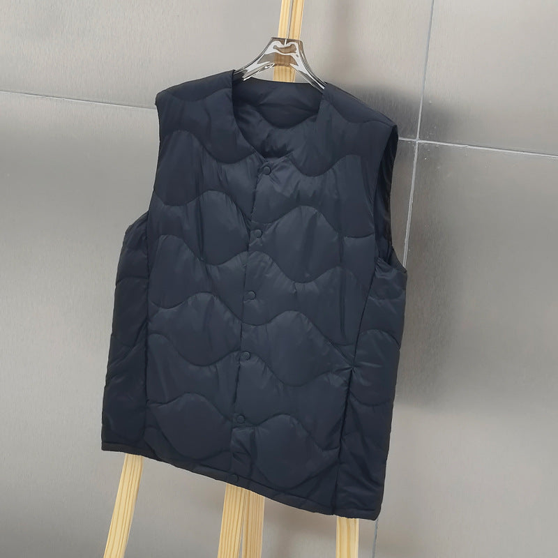Women’s sleeveless thermal quilted vest with wave-shaped quilting and snap button closure Chichicherry