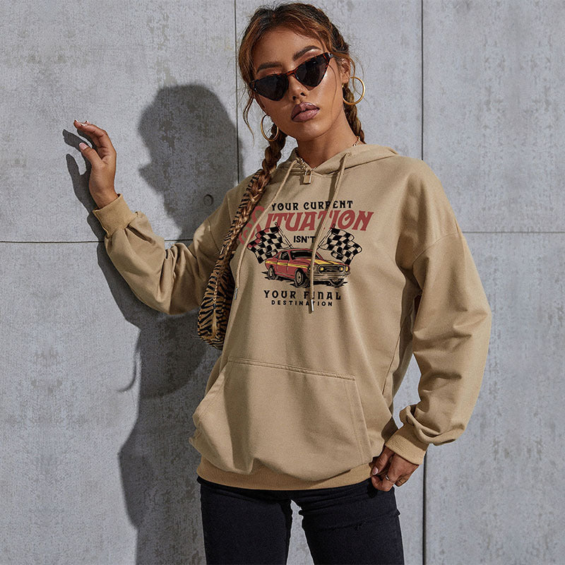 Women's Oversize Hoodie with Vintage Racer Print, Kangaroo Pocket and Ribbed Hem Chichicherry