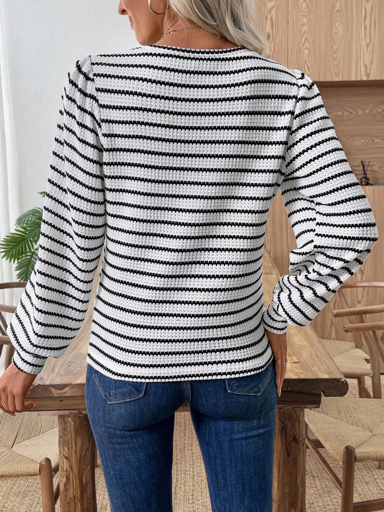Women's Striped Fine Knit Sweater with Waffle Structure and Round Neck