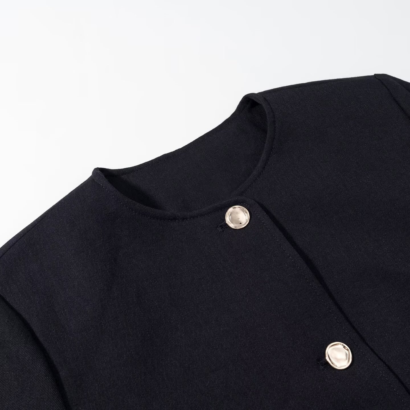 Women's short blazer without collar with round neckline, decorative button closure and piped pockets Chichicherry