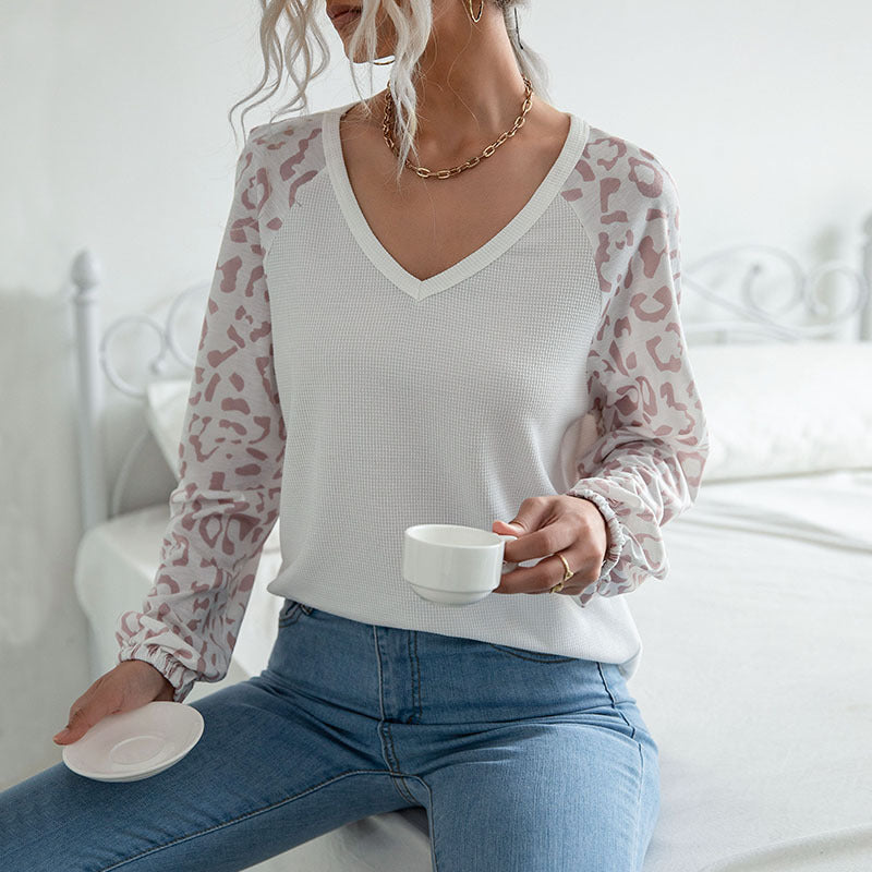 Ladies V-neck waffle knit top with transparent net sleeves in leopard print Chichicherry