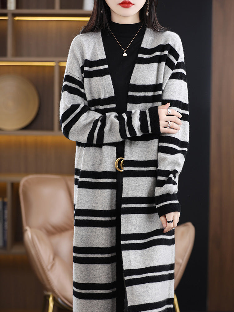 Women's Oversized Long Cardigan made of soft wool blend with contrasting block stripes Chichicherry
