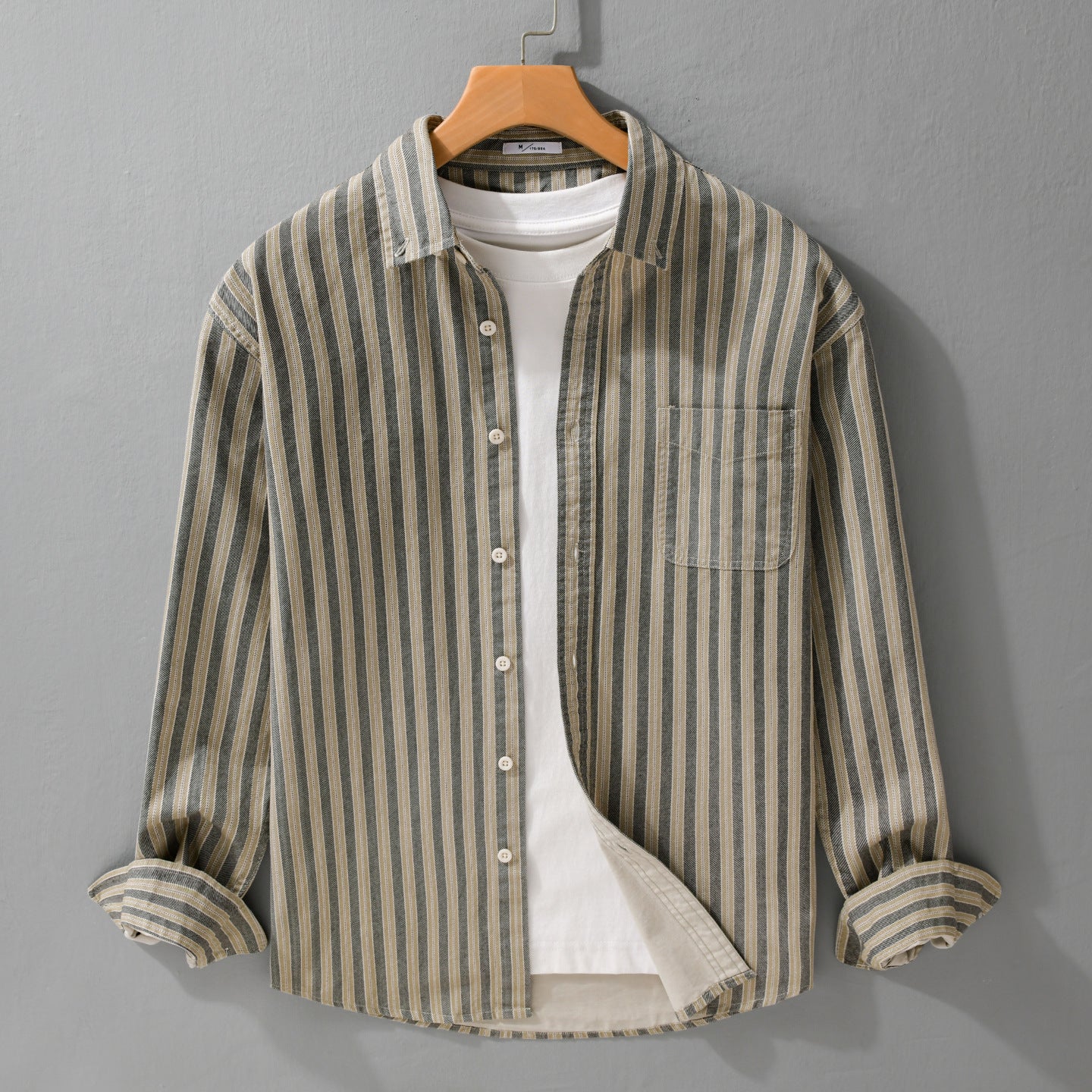Men's shirt with button-down collar made of breathable linen-cotton blend in relaxed fit Chichicherry