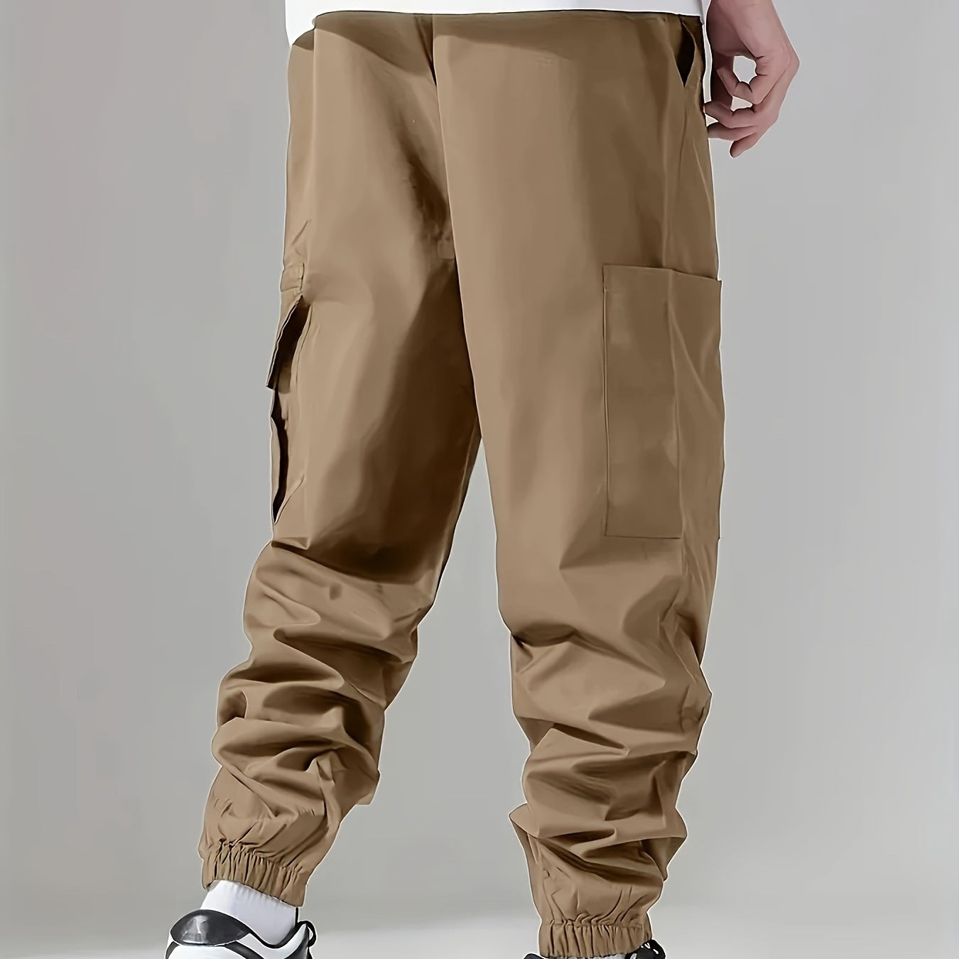 Men's cargo jogging pants in utility style with sealed zipper pocket & elastic leg cuffs Chichicherry