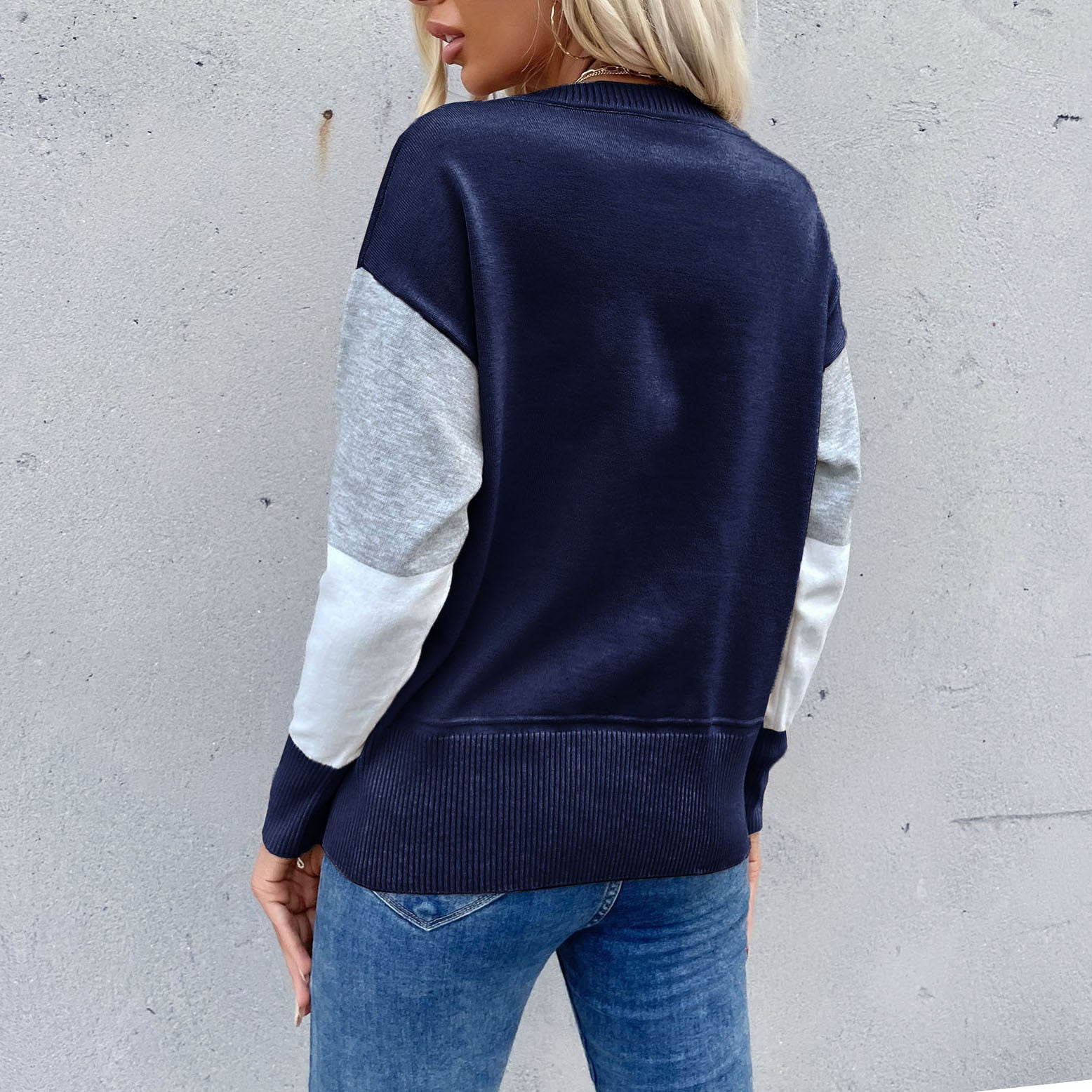 Women's casual fine knit sweater in block check pattern with ribbed hem and relaxed fit Chichicherry