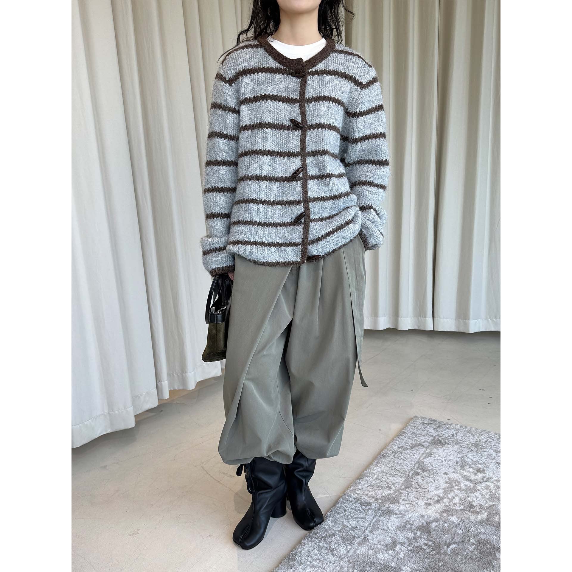 Women's Chunky Knit Short Jacket in Boxy Cut with Toggle Closures Chichicherry