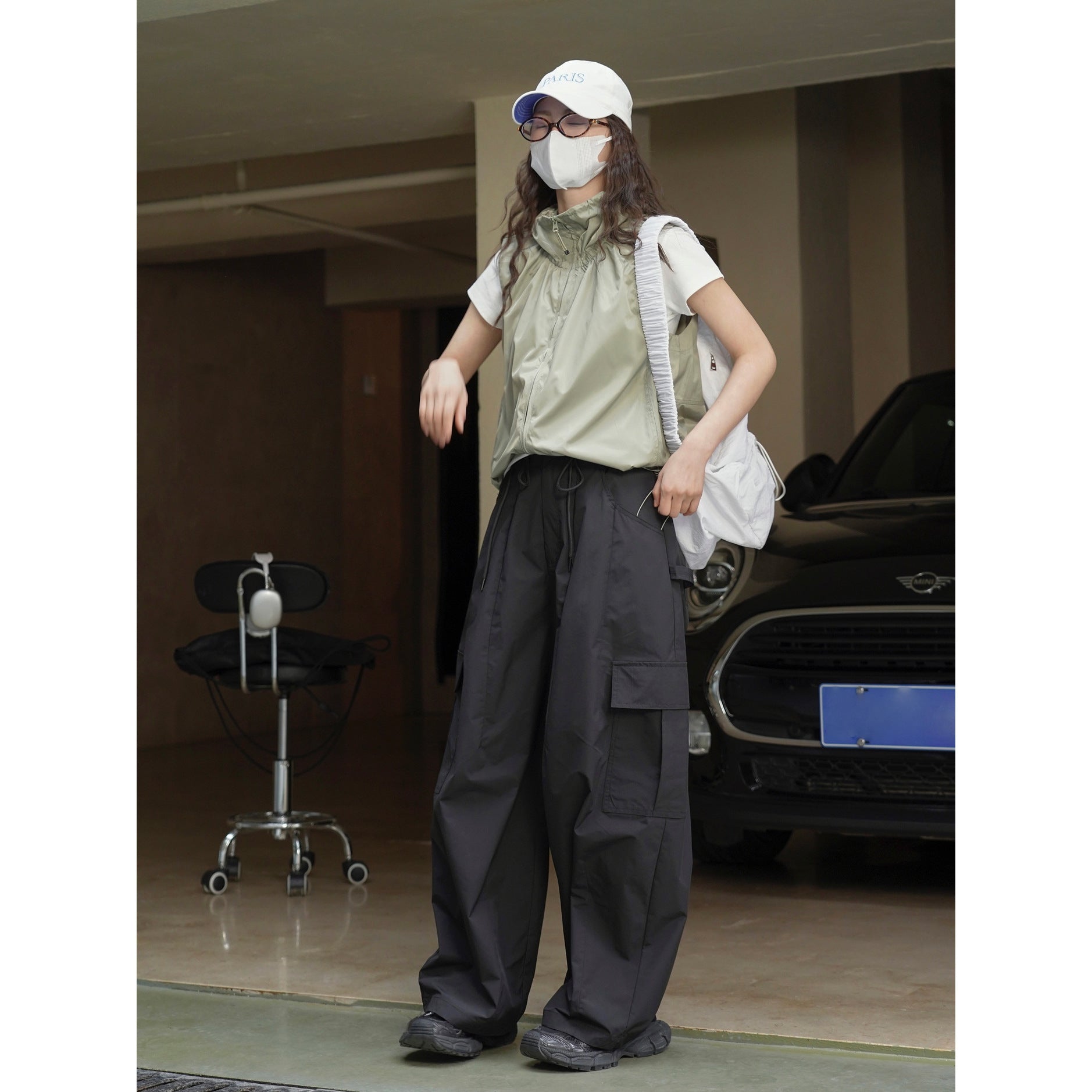 Women Wide Cargo Palazzo Pants with Drawstring Waistband and Multiple Pockets Chichicherry