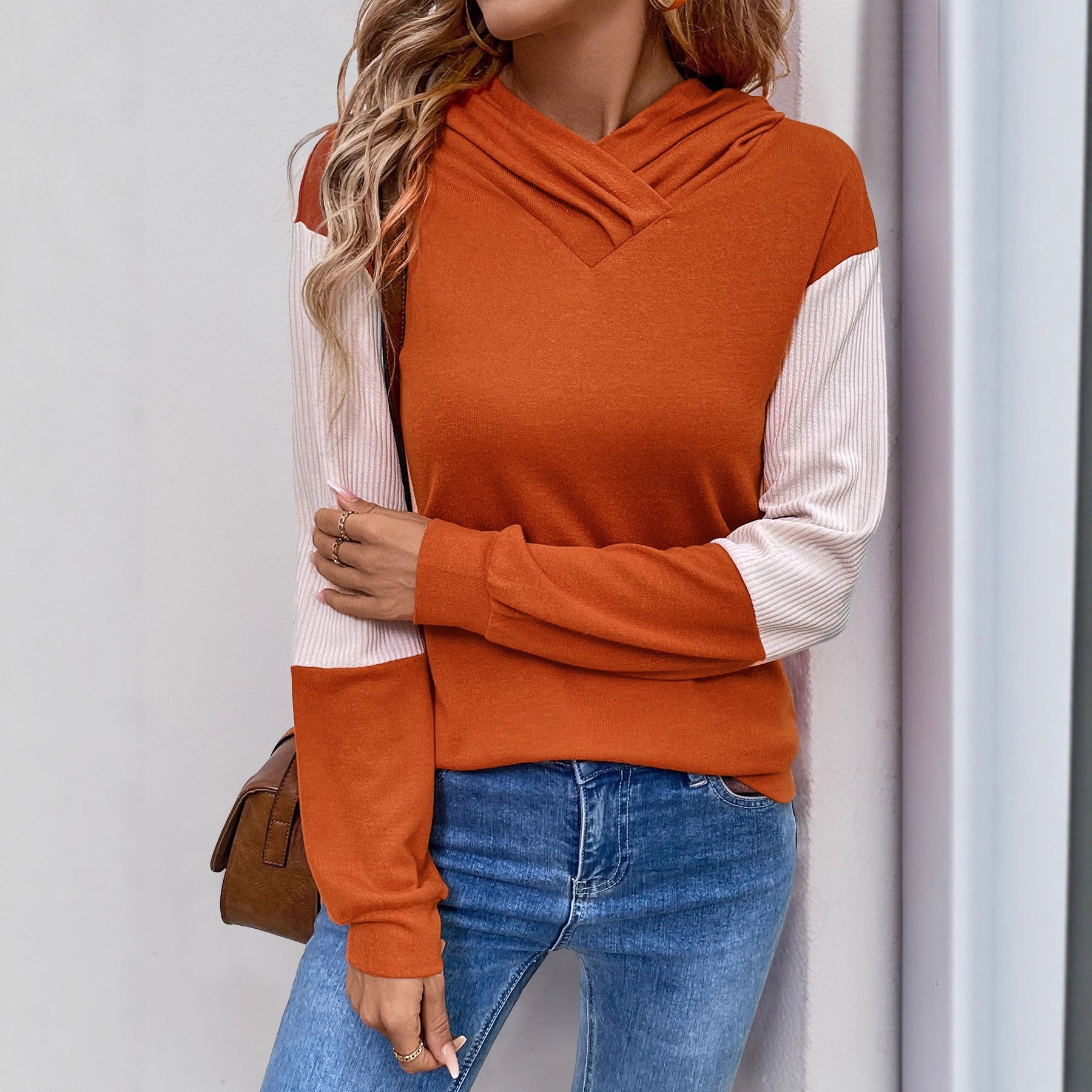 Women's Casual Hoodie with V-neck, Contrast Sleeves and Ribbed Cuffs Chichicherry