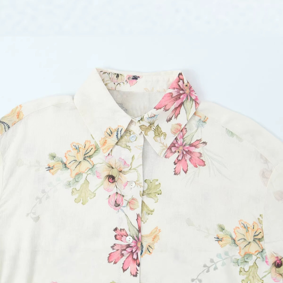 Women's loose-fitting floral button-down blouse with border print Chichicherry