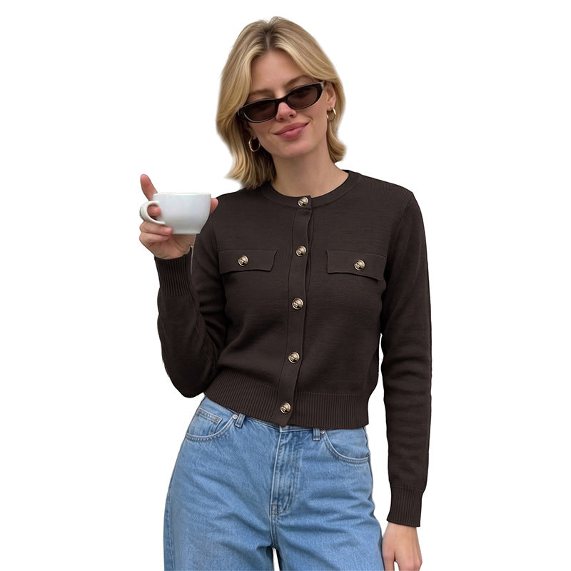 Women's Short-Cut Fine Knit Cardigan with Decorative Pockets and Gold-Colored Buttons Chichicherry