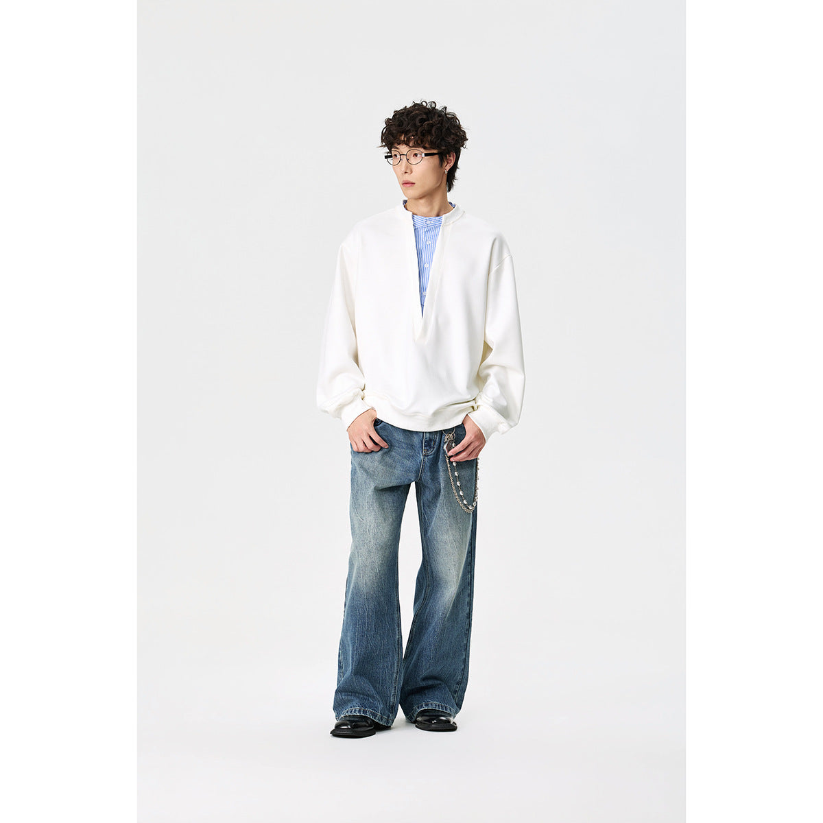 Unisex Oversize sweatshirt with deep V-neck and sewn-in shirt collar insert Chichicherry