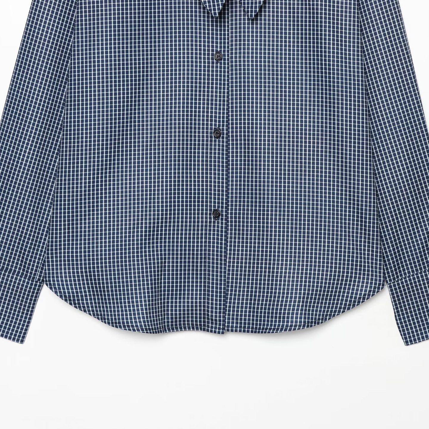 Women’s checkered blouse with bow collar and full button closure Chichicherry