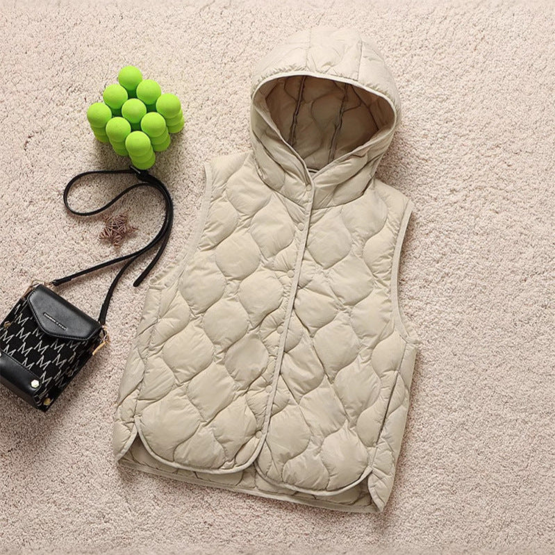 Women's ultra-light quilted hooded drop-stitched vest with tailored silhouette Chichicherry