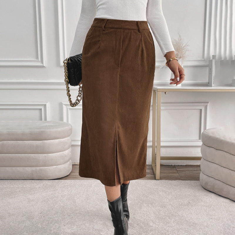 Women's midi skirt made of corduroy with elastic waistband, side pockets, and front slit Chichicherry