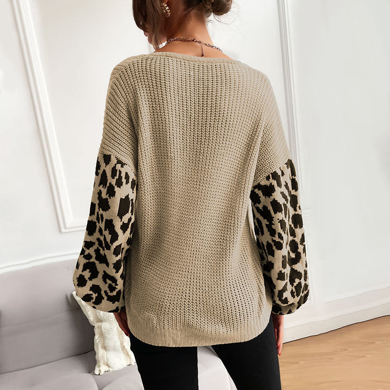 Women's Oversize Knitted Sweater with Balloon Sleeves and Animal Jacquard Pattern